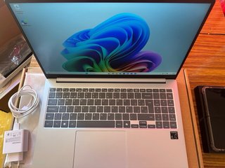 Samsung Galaxy Z Flip 6 + Galaxy Book Edge 4 in vendita