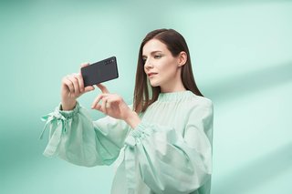 - Sony smartphone 5G pantalla OLED batería