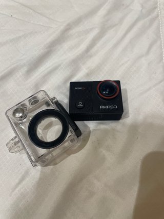 Cámara Akaso EK7000 Pro + funda acuática
