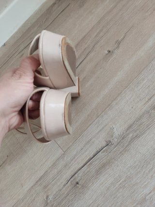 Sandalias Parfois Beige Tacón Plataforma
