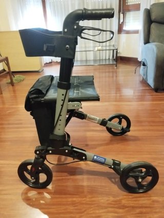 Andador Rollator Plegable Magnum TotalCare
