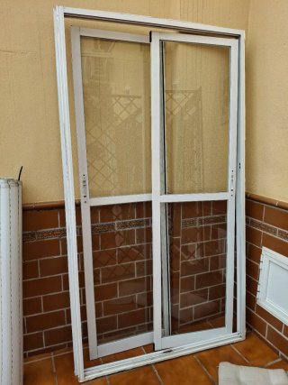 Puerta aluminio 2 hojas 115x210