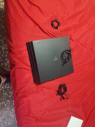 PS4 Pro 1TB + Cable HDMI Original sin mando