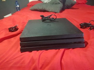PS4 Pro 1TB + Cable HDMI Original sin mando