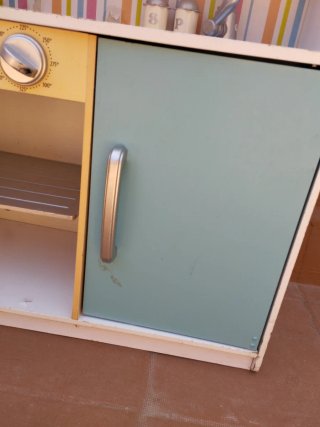 Cocinita de juguete con horno y microondas