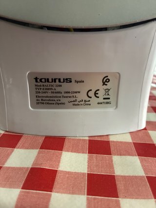Plancha de ropa Taurus Baltic 2200, esta sin usar