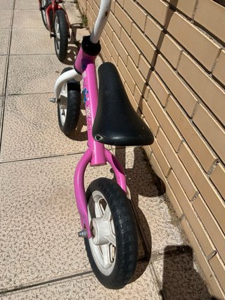 Bicicleta de equilibrio rosa