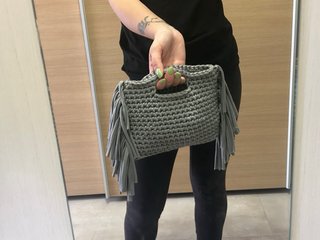 Borsa a mano uncinetto con frange