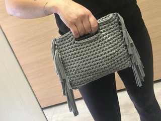 Borsa a mano uncinetto con frange
