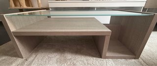 Mesa auxiliar salón cristal y madera