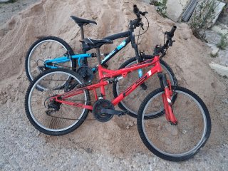 Bicicleta Montaña Roja y Azul