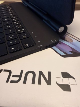 Funda magnetica con teclado para iPad