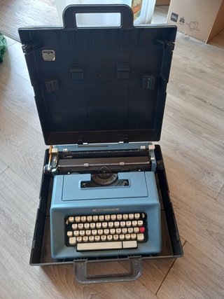 Máquina de escribir Olivetti Studio 46