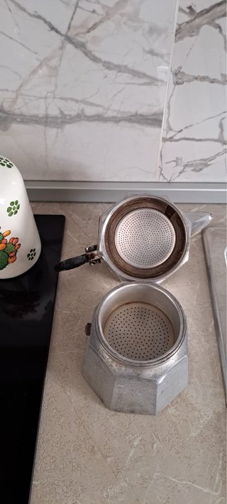Caffettiera Moka in metallo e plastica