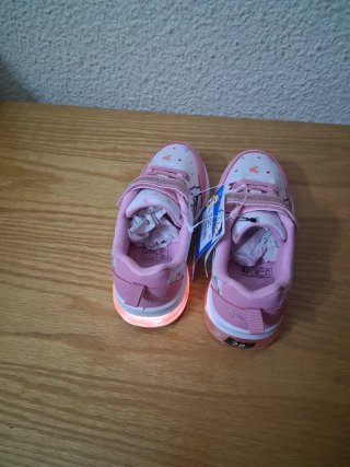 Zapatillas Minnie Mouse niña, talla 28