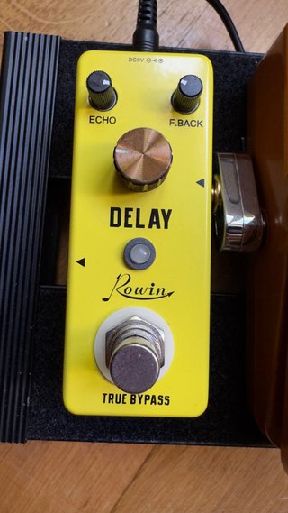 Pedal Delay Rowin Amarillo