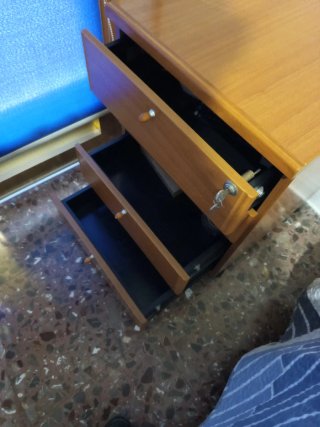 Mesa de escritorio/Mesita.