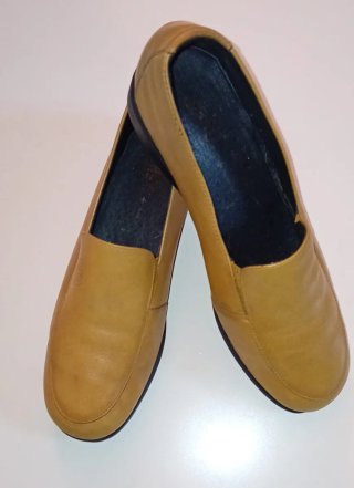 Mocasines de piel color mostaza