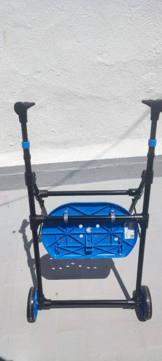 Andador 4 ruedas con asiento azul