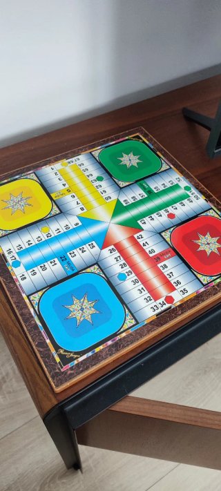 Tavola da Scacchi e Parchis con Pezzi