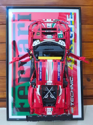 Set cuadro expositor mas coche lego technic.