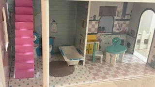 Casa de muñecas de madera