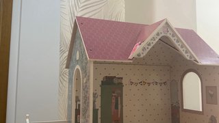 Casa de muñecas de madera
