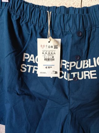 Pantalón corto azul marino texto Pull&Bear nuevo