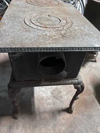 Estufa antigua de hierro fundido