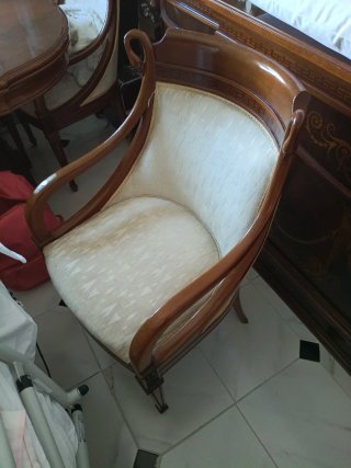 Salón clásico de caoba