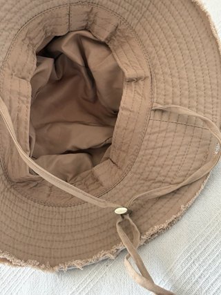 Gorro de playa beige con cordón