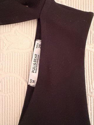 Minivestido negro escotado