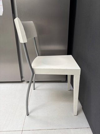 Mesa cristal templado y 4 sillas marca Santos coci