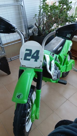 Moto infantil de batería nueva