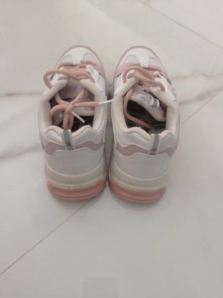 Zapatillas New Balance Blancas y Rosas