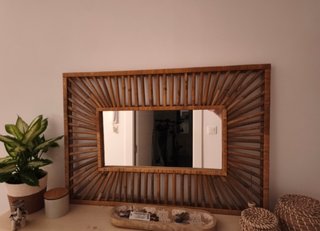 Espejo de bambú con marco decorativo