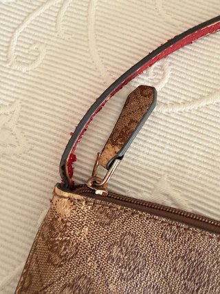 Bolso de mano Guess monograma
