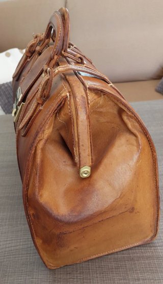 Maletín de cuero vintage con llave