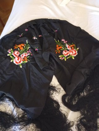 Mantón Manila negro