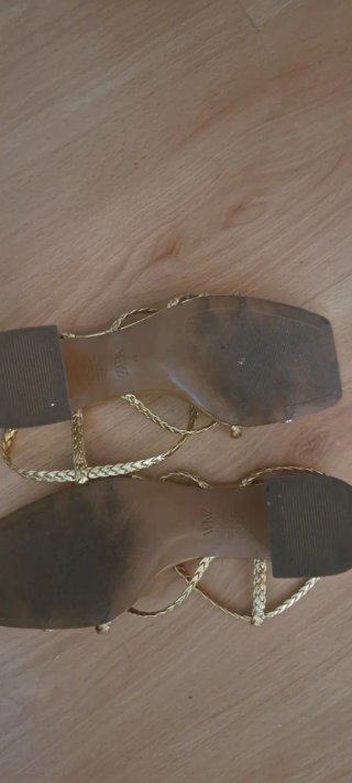 Sandalias ZARA doradas mujer
