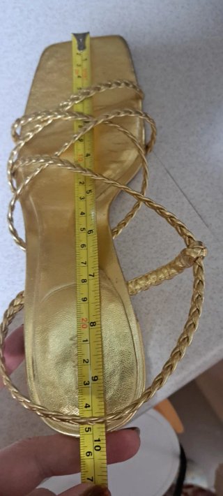 Sandalias ZARA doradas mujer