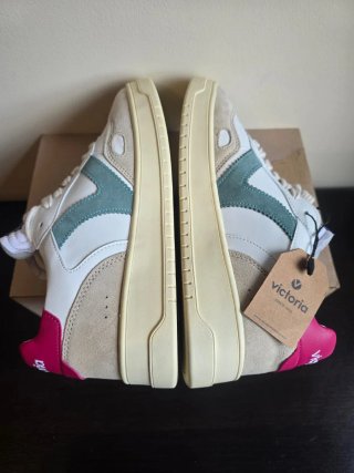 ZAPATILLAS VICTORIA ORIGINALES N-39. CON ETIQUETA