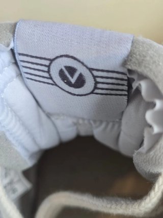 ZAPATILLAS VICTORIA ORIGINALES N-39. CON ETIQUETA