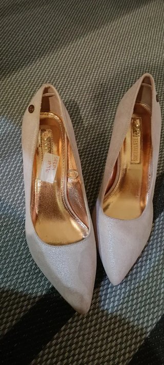 Tres pares de zapatos nuevos