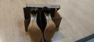 Tres pares de zapatos nuevos