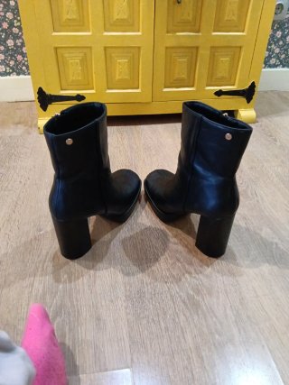 Tres pares de zapatos nuevos