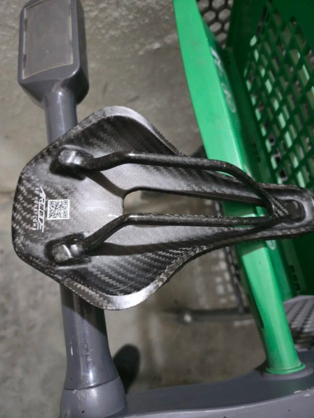 Sillín de carbono para bicicleta
