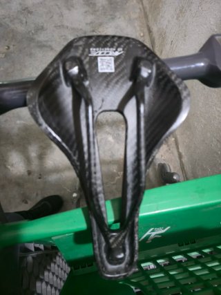 Sillín de carbono para bicicleta