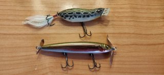 2 señuelos de pesca de superficie