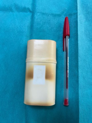 Portajeringas y agujas médicas antiguas